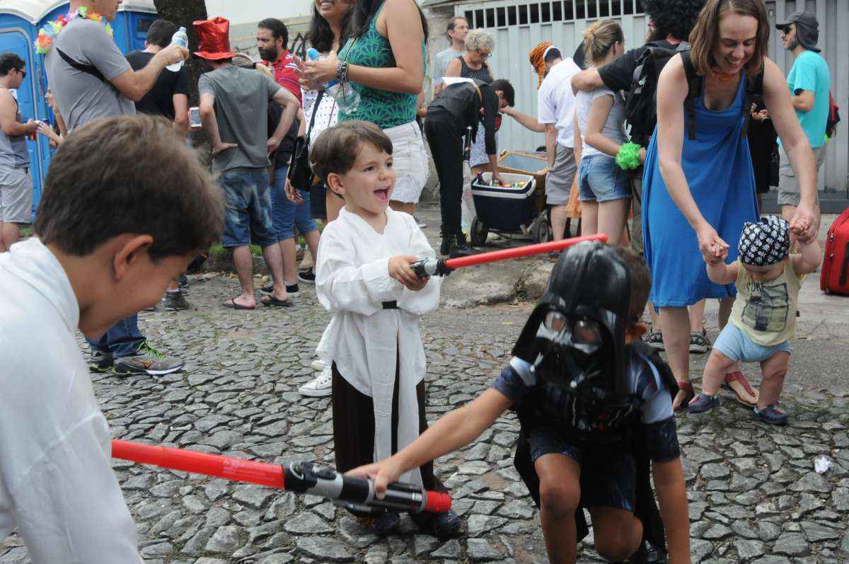 Unidos da Estrela da Morte leva personagens do cinema para as ruas Carnaval 2017