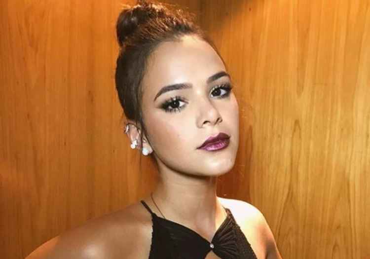 Bruna Marquezine rebate fã que criticou seu luto por vereadora