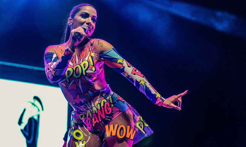 Anitta lança três músicas em línguas diferentes o EP Solo