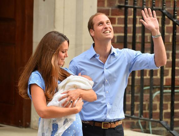 Kate Middleton no escondeu a barriga aps o parto normal. O tero demora 4 meses para voltar ao tamanho normal e a amamentao  a principal aliada