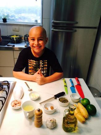 O mini-chef foi diagnosticado com leucemia em agosto de 2013. De l para c, a famlia desenvolveu um programa de fortalecimento para Arthur. Em dezembro, surgiu a ideia do programa de culinria, j que ele adora cozinhar