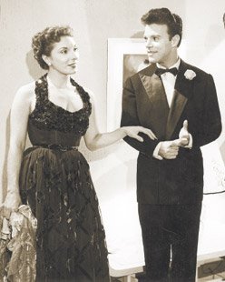 A cantora Marlene e o ator Luiz Delfino em cena de Tudo Azul