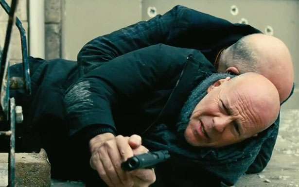 Bruce Willis abandona a aposentadoria no 1º trailer de 'RED 2