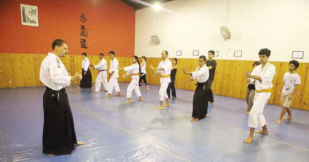Muito utilizado no treinamento de corporações policiais e em cursos de defesa pessoal, o Aikido reúne perfis bem diferentes