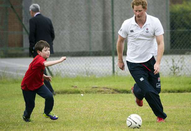 AFP PHOTO / POOL / ARTHUR EDWARDS 