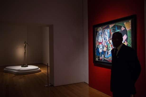 Pea de Giacometti (e) e pintura de Picasso (d), vendidas pelo equivalente a quase um bilho de reais nessa segunda-feira