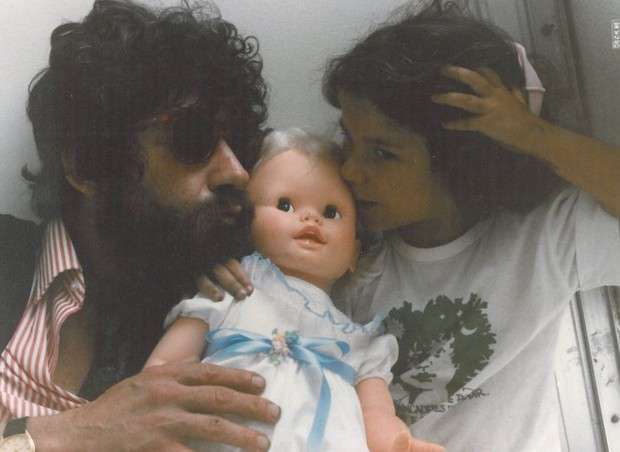Raul Seixas e a filha Vivi Seixas em foto antiga