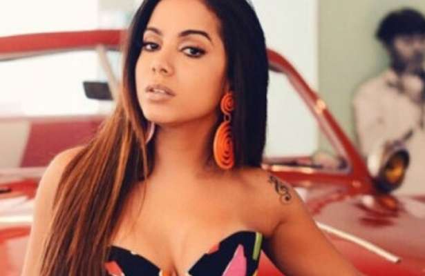 Anitta revela trecho de próximo single e conta detalhes da canção