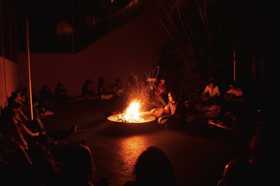 Evento em BH tem música e contação de histórias em volta da fogueira