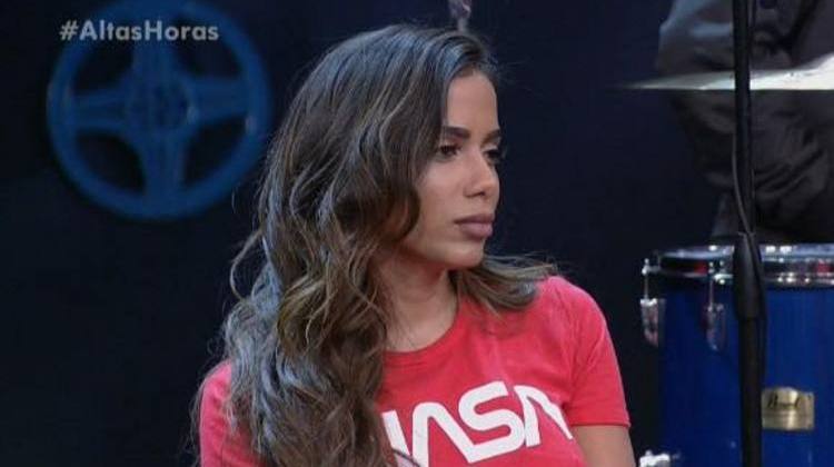 Anitta faz a primeira jogada de seu 'Xeque Mate