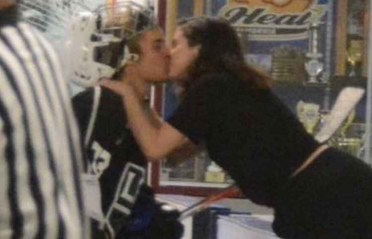 Veja foto do beijo entre Selena Gomez e Justin Bieber