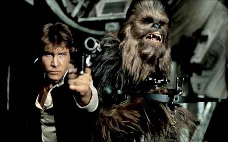 Daisy Ridley e John Boyega assistem ao trailer de Star Wars: O