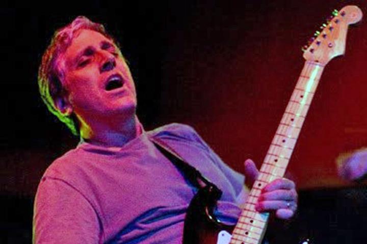 Morre aos 64 anos Jack Sherman, primeiro guitarrista do Red Hot Chili Peppers
