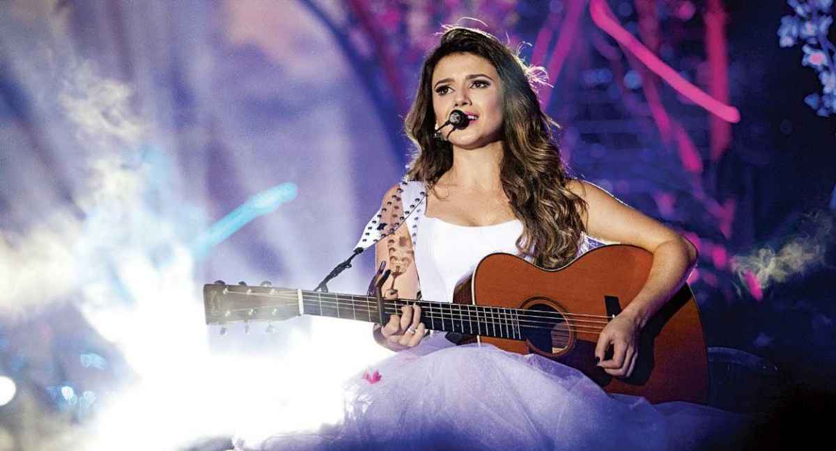 Paula Fernandes lança versão em português de Jingle Bell Rock - 101FM